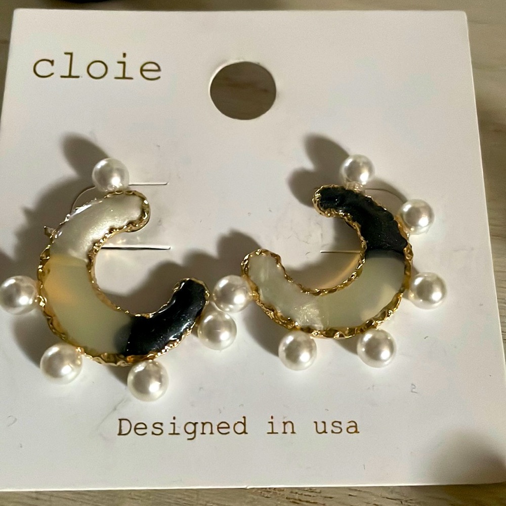 Cloie Crescent moon pearl/gold toned hoops NEW 🌻 styles we 💕Spring & Summer